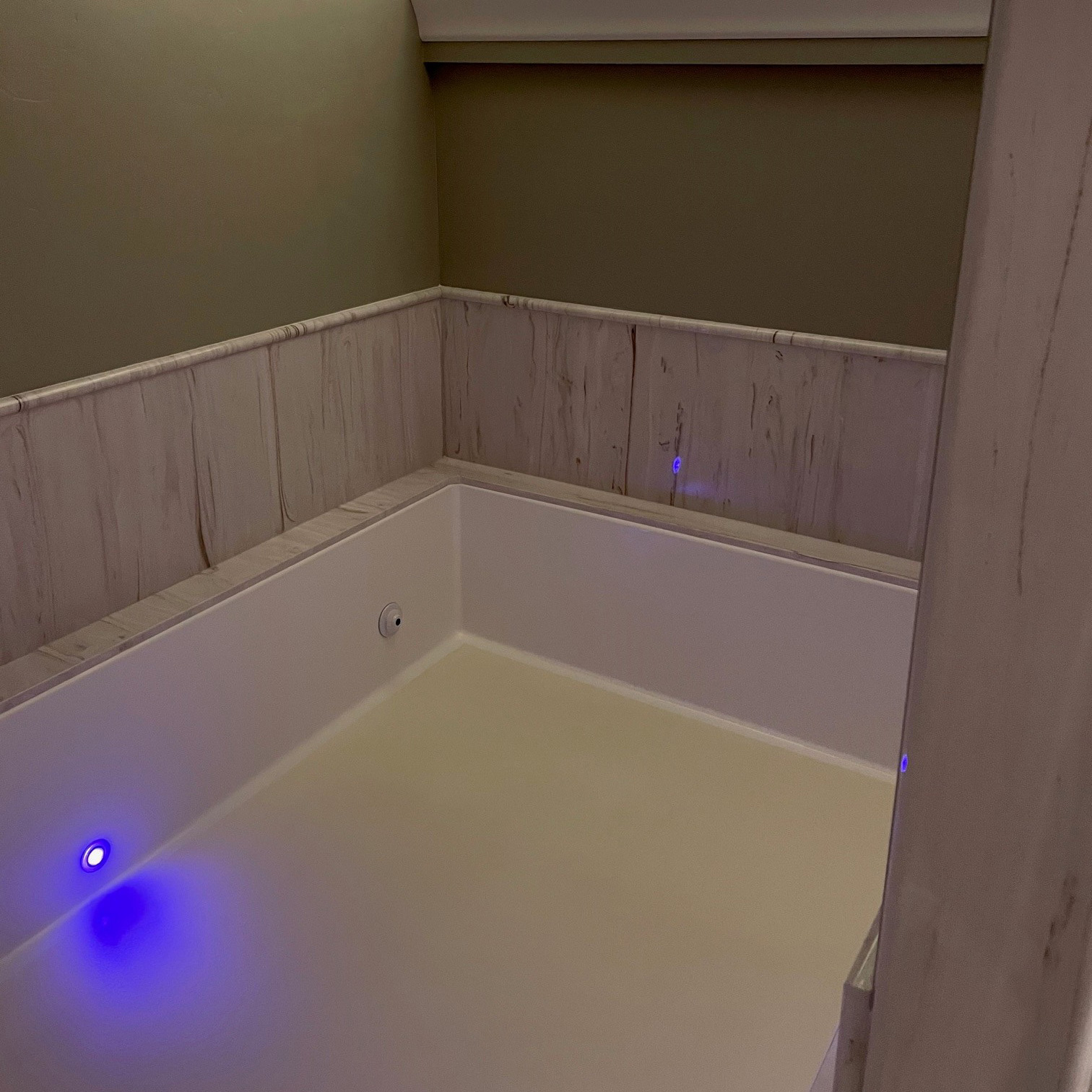 The Pillar Cabin Float room features an open, pool-like tub, behind a secondary wall from the rest of the room for flotation therapy